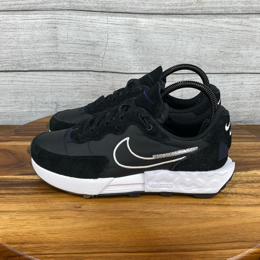 Nike Black White Low-Top Athletic Sneakers